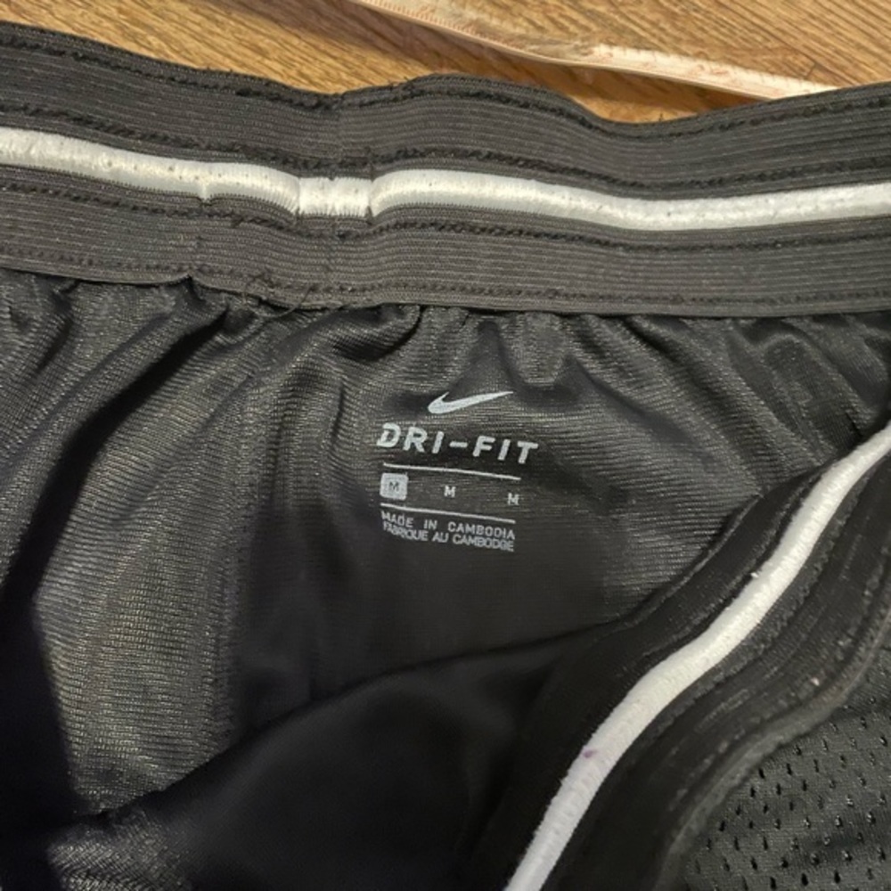Nike Fly Dri Fir black shorts‎ size Medium - Picture 3 of 6